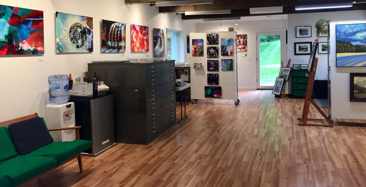 Picture showing the interior of the Pazer / McFarland Art Gallery and Art Studio completed in 2018, in Gardiner NY.